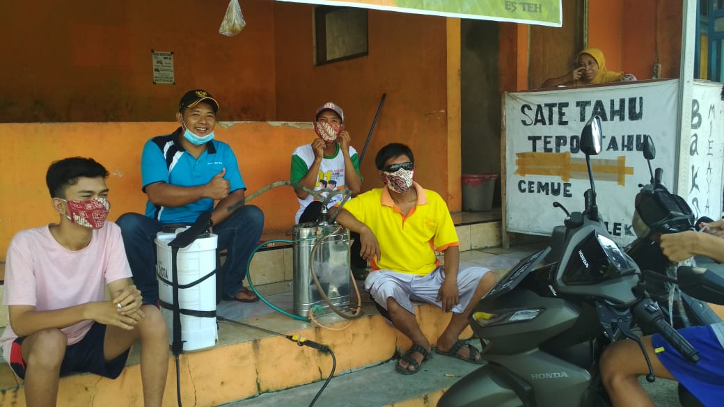 PENYEMPROTAN DESINFEKTAN DUSUN JOKETRO